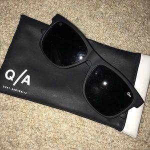 Quay Black Sunnies